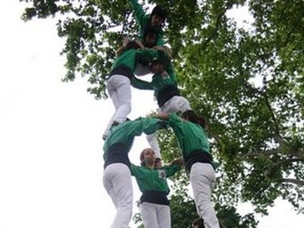 El primer 3de6 amb agulla de la temporada pels Castellers del Riberal.  AIRE NOU