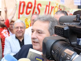 Alfonso Rus, a l'eixida dels jutjats de Xàtiva./  EV
