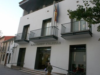 Façana principal de l'Ajuntament d'Alaquàs. /  ESCORCOLL