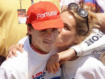 Crivillé i la seva parella celebren el títol mundial del 1999. EL 9