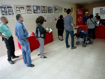 Els col·legi del Cor de Maria de Mataró va ser un dels llocs on ahir van notar més afluència de votants. QUIM PUIG
