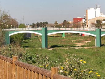 Vista del pont vell de Picanya des de la zona de l'Ajuntament de la vila. ARXIU