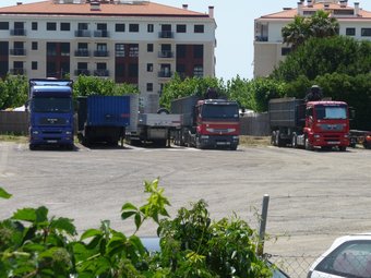 L'aparcament de camions a la cruïlla dels carrer Barcelona i Riera. T.M