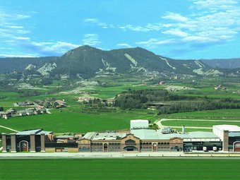 Vista de la seu central de Casa Tarradellas a la població osonenca de Gurb.  ARXIU