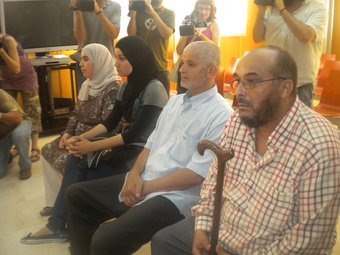 Els quatre acusats, ahir al judici celebrat a l'Audiència de Tarragona. De dreta a esquerra, el president de l'associació islàmica de Cunit, l'imam, la seva filla i la seva dona.  G. P