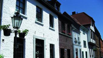 Un carrer del petit nucli medieval de Linn, a la ciutat de Krefeld, Alemanya.  M.À.M