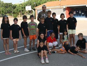 Colla de joves participants de Primària a l'escola d'estiu d'enguany. CEDIDA