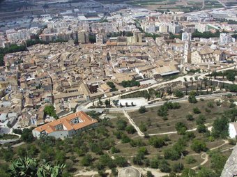 Vista panoràmica de Xàtiva presa des del castell. ARXIU