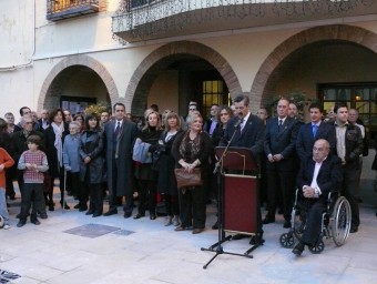 Acte institucional celebrat a les portes de l'Ajuntament l'any passat. EL PUNT AVUI