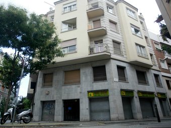 Imatge de l'edifici del carrer Buïgas de Barcelona, on els Mossos d'Esquadra investiguen si va ser assassinat un ciutadà rus, el juny passat. QUIM PUIG