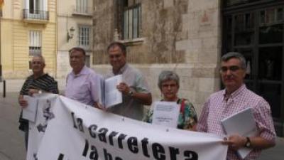 Acte d'entrega de les signatures a la Generalitat per part dels representants de les associacions convocants. ESCORCOLL