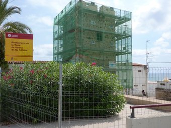 La torre de guaita de Montgat data del segle XVI, s'està restaurant per ser un museu i està catalogada com a Bé Cultural d'Interès Nacional. LL.A