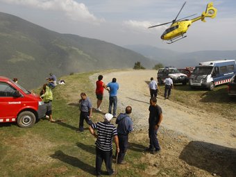 L'helicòpter i els equips de rescat terrestre prop de la zona coneguda com les Cabanyes del Catllar, on es va trobar el cos LLUÍS SERRAT