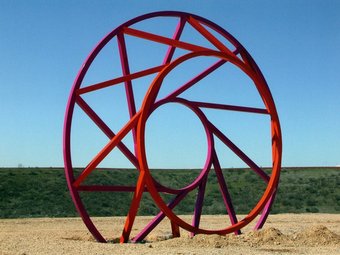 ‘Peep-Wheel' (2004), escultura de Tom Carr a l'M-50 de Madrid AVUI