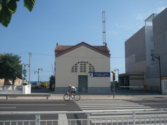 La seu de la policia local de Canet de Mar situada a peu de la carretera N-II es va inaugurar el 2002. E.F