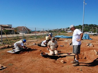 Els arqueòlegs ja han començat els treballs d'excavació de dotze tombes al jaciment romà MUSEU VILASSAR DE DALT