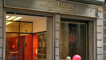 Façana de la joieria Joan Tarrés avui en dia. A la façana es pot llegir 1834, la qual cosa fa que sigui la botiga més antiga de la ciutat  JORDI SOLER