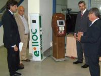 Els tres alcaldes junt amb el director de l'empresa i els tècnics. CEDIDA