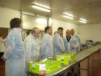 Puigcercós va entrar ahir a visitar les instal·lacions de la cooperativa Frutícola Empordà. M.V