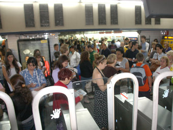 Usuaris de Rodalies a l'estació de Passeig de Gràcia, on es desviaven els trens d'entrada a Barcelona JOSEP RAMON TORNÉ