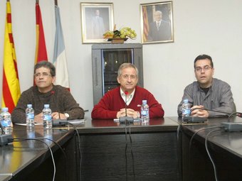 Rafael Vidal, al centre de la imatge, durant el ple en què es va aprovar la candidatura d'Ascó a l'MTC. J. FERNÁNDEZ