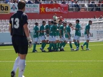 Els jugadors de l'Ascó celebren el seu gol.  IRIS SOLÀ