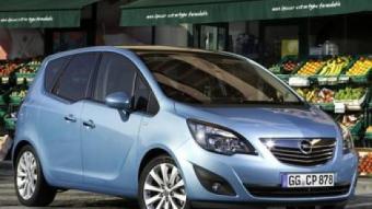 La segona generació de l'Opel Meriva canvia radicalment les formes de l'anterior. Les línies són molt més expressives i la major superfície dels vidres augmenta la sensació d'amplitud. 