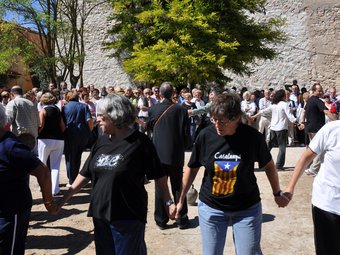 El ball pla de Sant Magí, recuperat i ballat davant del santuari.