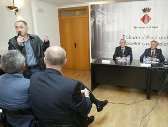 Àlvarez (UGT) i el president de la Cambra de Reus, Isaac Sanromà, van participar en un acte de suport a Ascó, a l'abril. J.F