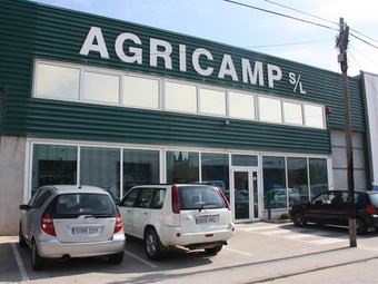 La façana de l'empresa Agricamp, amb seu a Vilamalla, que es dedica a la lluita biològica. ACN