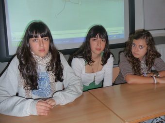 Les tres alumnes guardonades, la Maria i l'Alba Vidal i la Cristina Belivan C.G