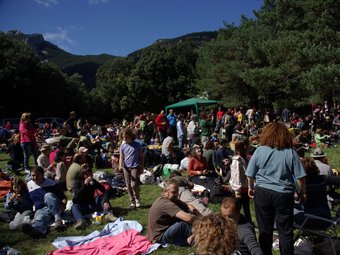 La gentada que va assistir a la festa de muntanya, prop de 400 persones. J.P.