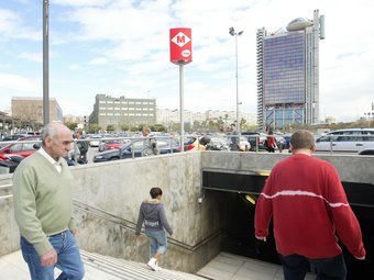 L'estació de metro de la L1 a Bellvitge, que segons el pla de la Generalitat haurà de perllongar-se fins a Sant Boi. ANDREU PUIG