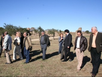 Els alcaldes i alcaldesses que van formar el Terra de Pas, en una imatge del 2009 a la Ciutadella de Roses, on es va presentar el projecte. ARXIU