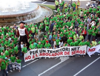 Manifestació contra el projecte, del 2010 a Lleida, i que va recollir les adhesions de diversos pobles del Segrià ARXIU
