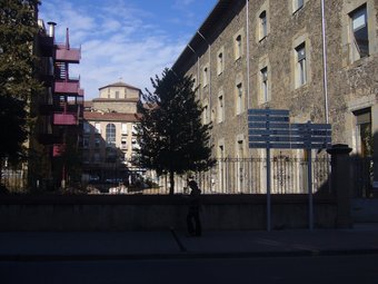 L'edifici de la Caritat d'Olot, residència geriàtrica on s'ha produït la mort de l'anciana suposadament assassinada pel zelador JORDI CASAS