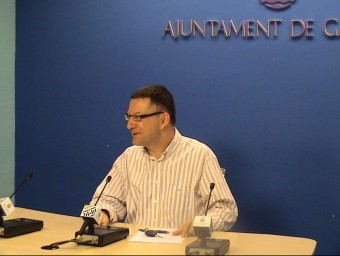 Facund Puig atén els mitjans de comunicació en conferència de premsa. EL PUNT-AVUI