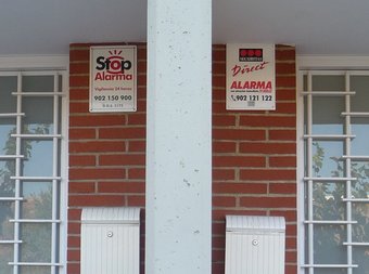 Alarmes en un parell de cases de la zona residencial del Pla de Montgat, ahir. J.G.N