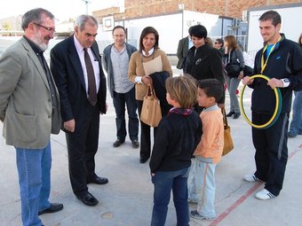 Maragall, durant la seua visita a les escoles de Roquetes. EL PUNT