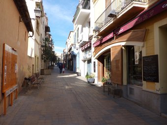 El carrer Sant Joan de Vilassar de Mar, un dels eixos comercials de municipi. LLUÍS ARCAL