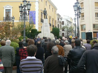Acte d'homenatge ciutadà davant el monument de Gabriel Ciscar. CEDIDA