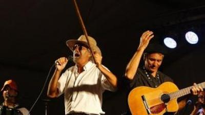 Els Quicos (a la imatge, en un concert l'any 2010 a Campllong) obriran el Barnasants. LLUÍS SERRAT