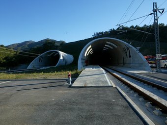 El túnel transfronterer del TAV, dijous a la tarda durant el simulacre d'emergències. JOAN SABATER