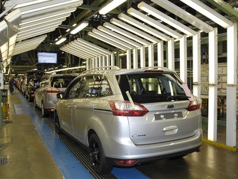 Fabricació del nou Ford C-Max en la planta d'Almussafes. EFE