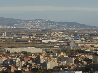 Una panoràmica de Figueres i, al fons Roses, la segona població més gran de la comarca. EUDALD PICAS