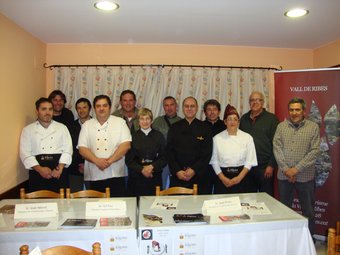 Els cuiners dels vuit restaurants dels Fogons de la Vall de Ribes.