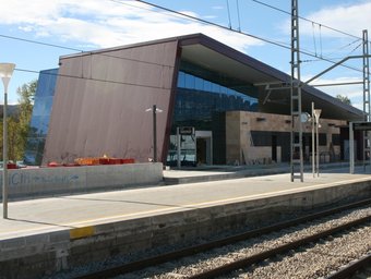 Imatge de l'edifici de viatgers de l'estació de Riells i Viabrea. EL PUNT