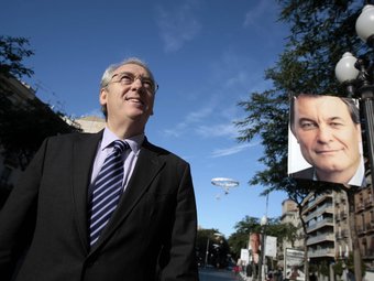 El candidat de CiU Josep Poblet, abans de l'entrevista realitzada dilluns a la Rambla Nova de Tarragona. JOSÉ CARLOS LEÓN