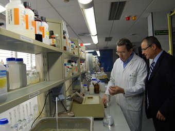 L'administrador i gerent de Pymag Curtin, Xavier Gràcia, al laboratori de la companyia a Santa Perpètua.  L'ECONÒMIC