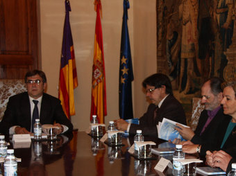 Imatge de la reunió d'avui entre el president balear, Francesc Antich, amb el Consell Social de la Llengua MARTINA RAMIS / ACN